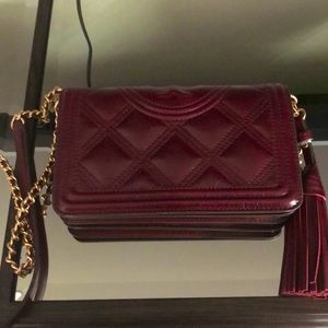 Tory Burch Fleming wallet on chain - burgundy